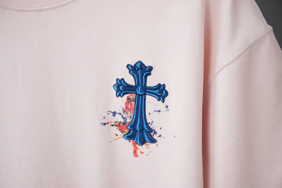 🅿️200 Ch*ome Hearte 25SS early spring new style Contrast color embroidery Crow heart cross short sleeve Light luxury essential item for daily commuting for men and women Correct version Welcome to compare Detailed features · 320g 100% pure cotton double yarn jersey fabric · Custom dyed in the same cylinder, special thickened 32 pieces double-strand 1X1 thread · Imported Tajima machine embroidery tatami embroidery · Digital direct printing logo pattern · Double-needle stitching and cross-seam technology · Original main mark, washed tag, brand moisture-proof paper packaging Color: black/white/pink Size: S/M/L/XL